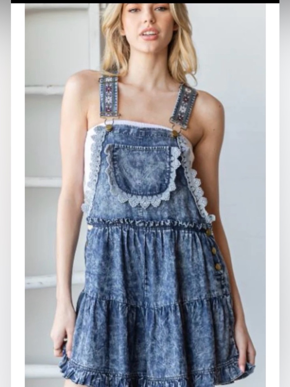 Veveret lace trimmed shortalls size small